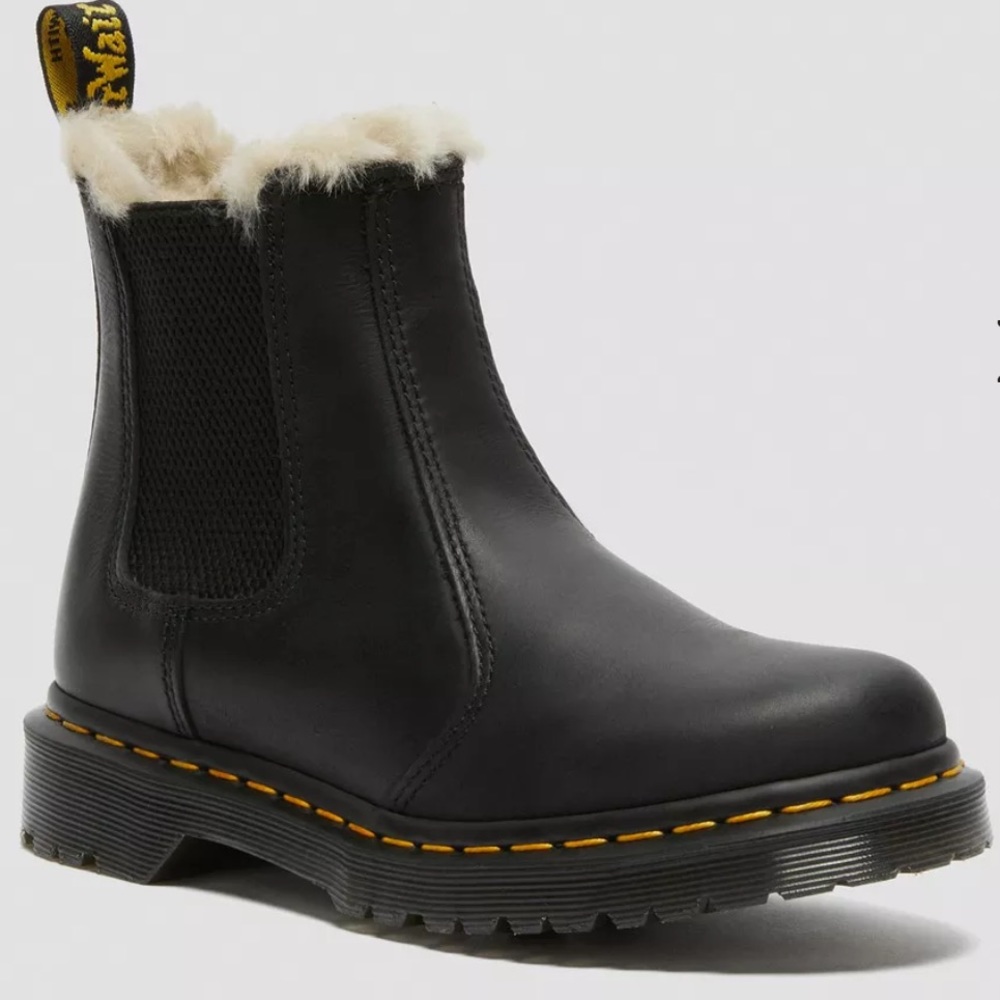 Fur Lined Dr Marten Boots - black sz 8